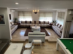 Salon marocain piano numérique salon d’angle billard