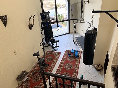 Fitness, velo, home gym musculation, boxe tapis roulant avec inclinaison